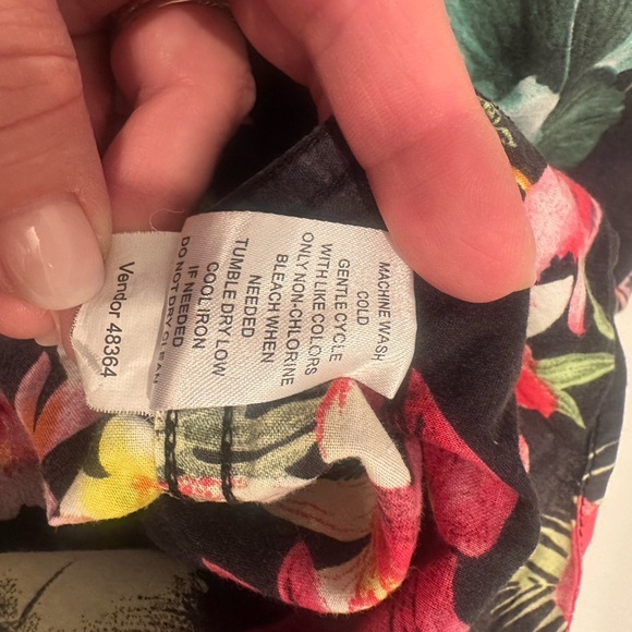 On the Byas Hawaiian Button Down Shirt Tropical Floral Beach Vacation Sz M - Picture 8 of 8